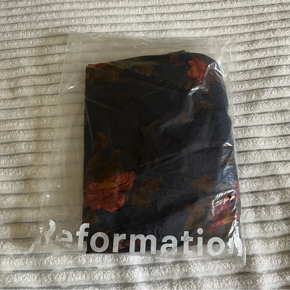 Reformation Amor Two Piece Set - Picture 16 of 16